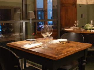 restaurant image