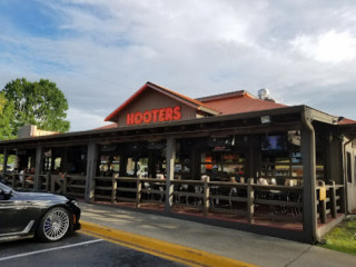 Hooters