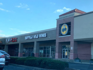 Buffalo Wild Wings Grill & Bar