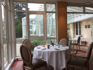 restaurant image