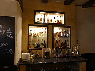 restaurant image