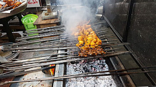 Al-mashoor Haji Allah Rakha Tikka Shop