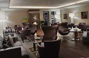 Lobby-lounge