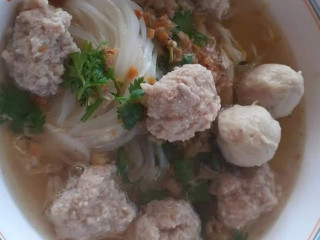 ก๋วยเตี๋ยวต้มยำ แม่อุไร