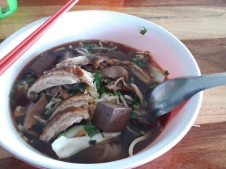 ร้าน เตี๋ยว เป็ดพะโล้ ตา ยาย