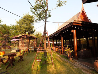 ร้านอาหารไม้แก้ว การ์เด้นท์ Maikaew Garden