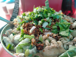 ร้านก๋วยเตี๋ยวหมูน้ำตกแม่จ่อย