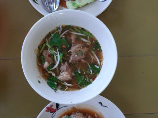 เจ๊เนี้ยว ก๋วยเรือหมูน้ำตก