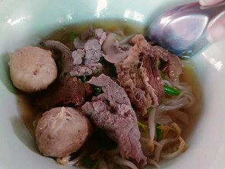 ก๋วยเตี๋ยวชลอ