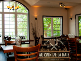 Au Coin De La Baie