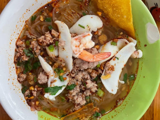 ร้านก๋วยเตี๋ยวดู๋ดี๋ชักธง