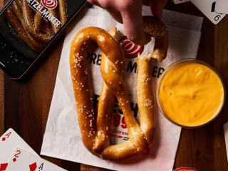 Pretzelmaker