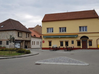 Morava S Měšťanskou Hospůdkou, Konírna