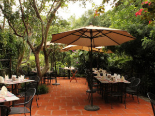 restaurant image