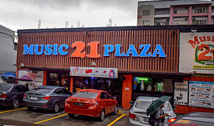 Music 21 Plaza