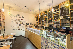 Oliveira Wine Tapas Market