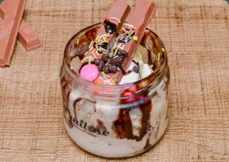 Kit Kat Ice Cream Sundae