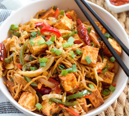 Paneer Noodles Schezwan