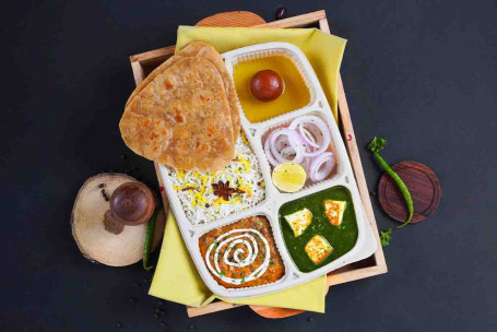 Palak Paneer Jumbo Thali