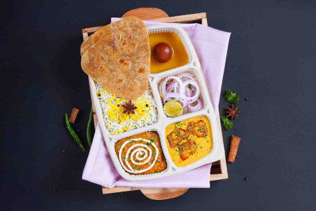 Sos De Pui Mughlai Jumbo Thali