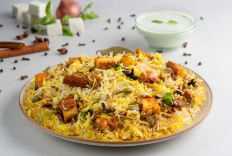 Hyderabadi Dum Paneer Biryani (Pentru 1 Persoană)