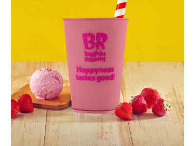 Milkshake Proaspăt Cu Căpșuni, Foarte Fructe De Pădure