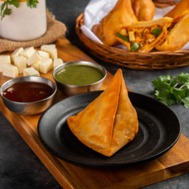 Paneer Samosa La Cuptor