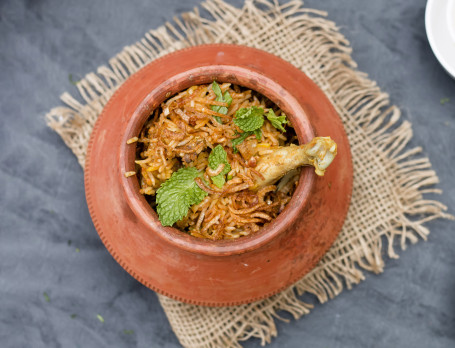 Matki Chicken Biryani With Gravy