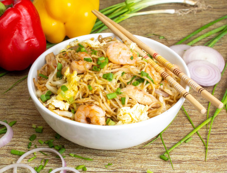 Mixed Chow Mein With Hakka