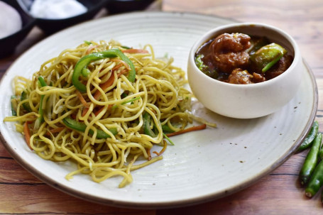 Veg Noodles Chilli Paneer Combo