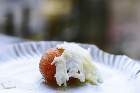 Rabri Gulab Jamun (1 Pc)