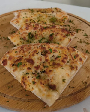 Garlic Chilly Cheese Bread