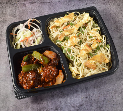 Egg Hakka Noodles With (4Pc Chilli Chicken Salad)