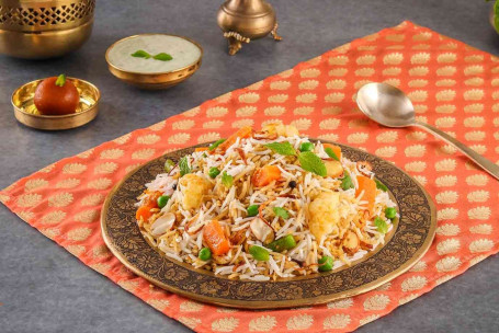 Subz-E-Biryani Picant Hyderabadi Veg Biryani Servește 1-2]