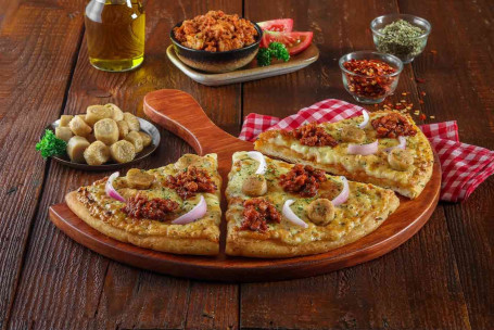 Kheema Sausage Cheese Burst Semizza [Jumătate De Pizza]