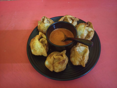 Pork Fried Momos (6 Pcs)