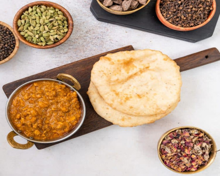 Chicken Keema Naan Puri Combo