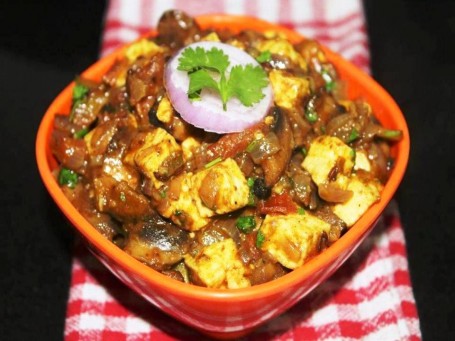 Paneer Cu Ciuperci