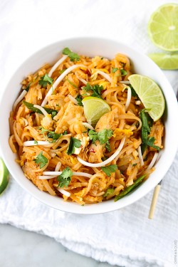 Pad Thai (Chicken & Prawn)