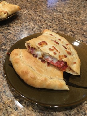 Pizza Salam Calzone