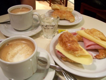 Croissant De Jamón Y Queso