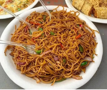 Veg Haka Noodles With Chilly Chicken