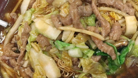 C28. Pan Fried Noodle With Beef Niú Ròu Liǎng Miàn Huáng