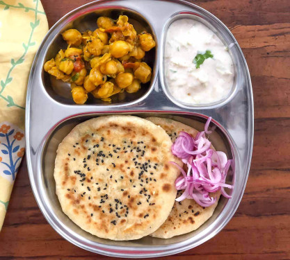 Masala Kulcha With Chole