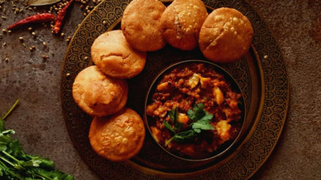 10 Club Kachoris With Sabzi