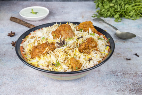 Lucknowi Chicken Dum Biryani (Dezosat) (Servii 1)