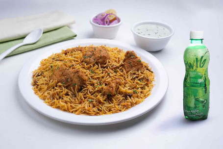 Pui Hyderabadi Dum Biryani Băutură Combinată