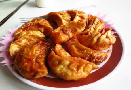 Classic Chicken Momos Fried (6 Pcs)