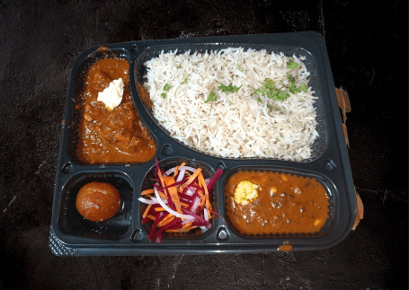 Chicken Butter Masala With Dal Makhni Thali