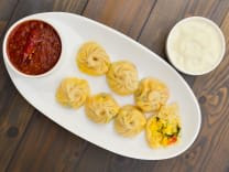 Momos De Brânză De Porumb La Abur